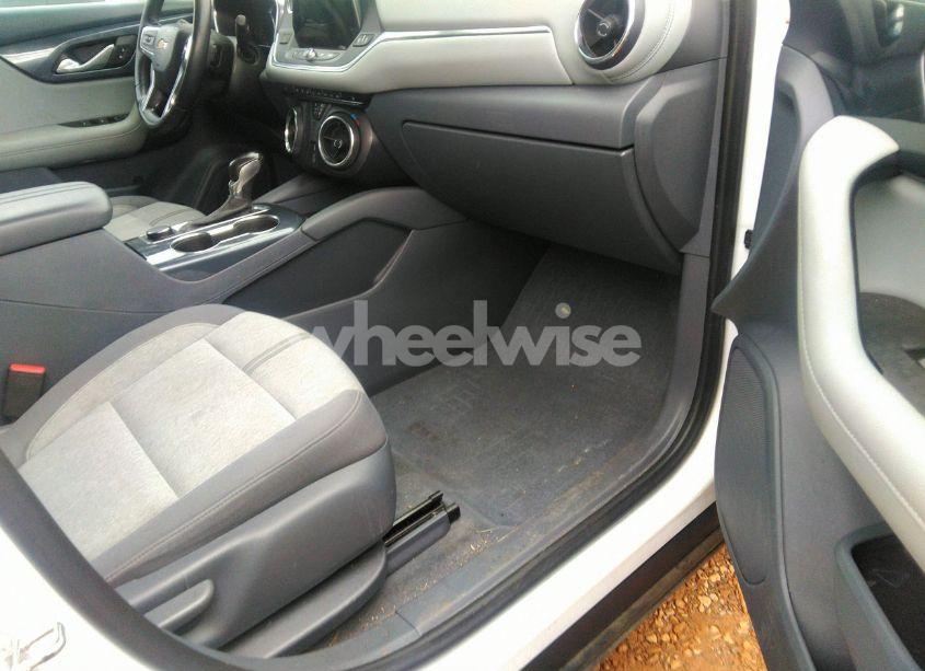 Photo 5 of 2019 Chevrolet Blazer (VIN 3GNKBBRA2KS691951)