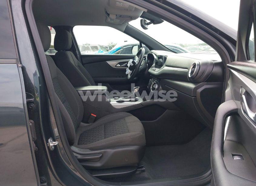 Photo 5 of 2019 Chevrolet Blazer (VIN 3GNKBBRA2KS694087)