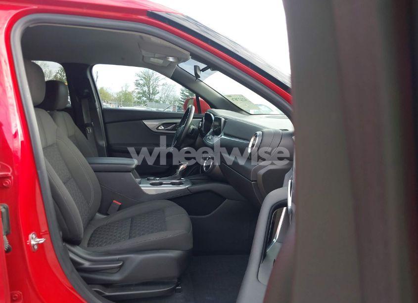 Photo 5 of 2019 Chevrolet Blazer (VIN 3GNKBBRA3KS685012)