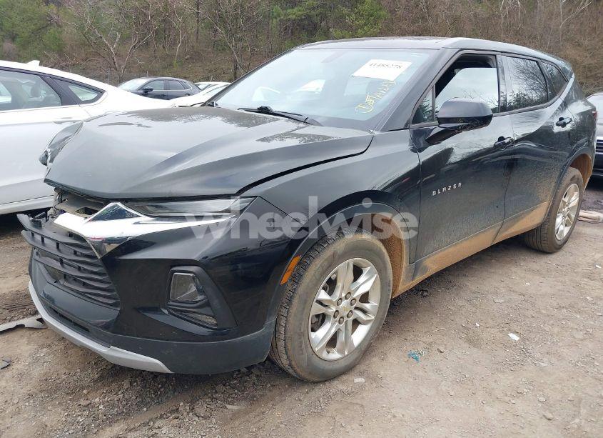 Photo 2 of 2019 Chevrolet Blazer (VIN 3GNKBBRA5KS693970)