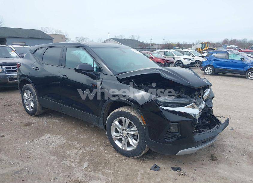 2021 Chevrolet Blazer FWD 1LT (VIN 3GNKBBRA7MS585269) main photo