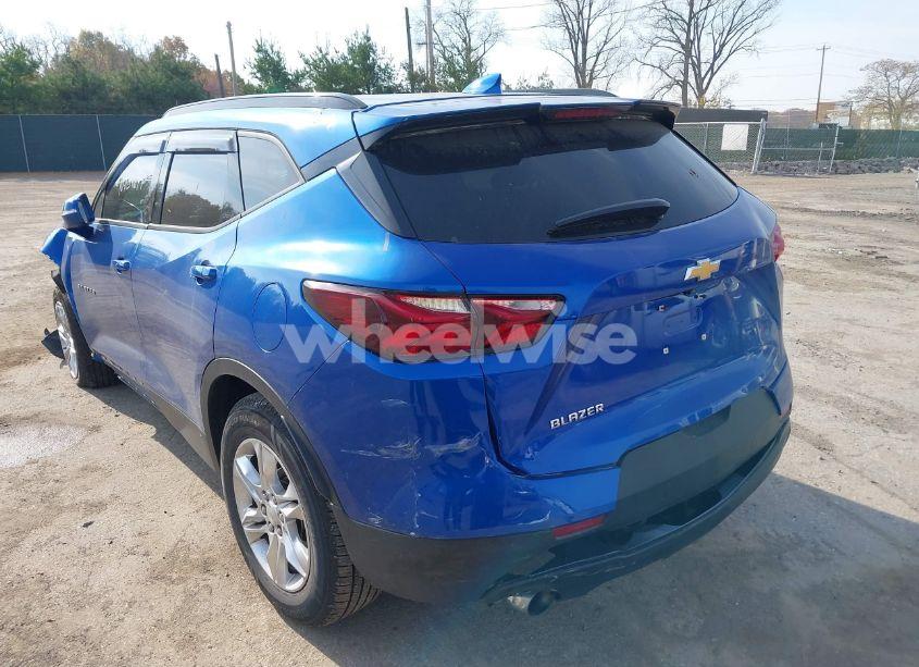 Photo 3 of 2019 Chevrolet Blazer (VIN 3GNKBBRA8KS613528)