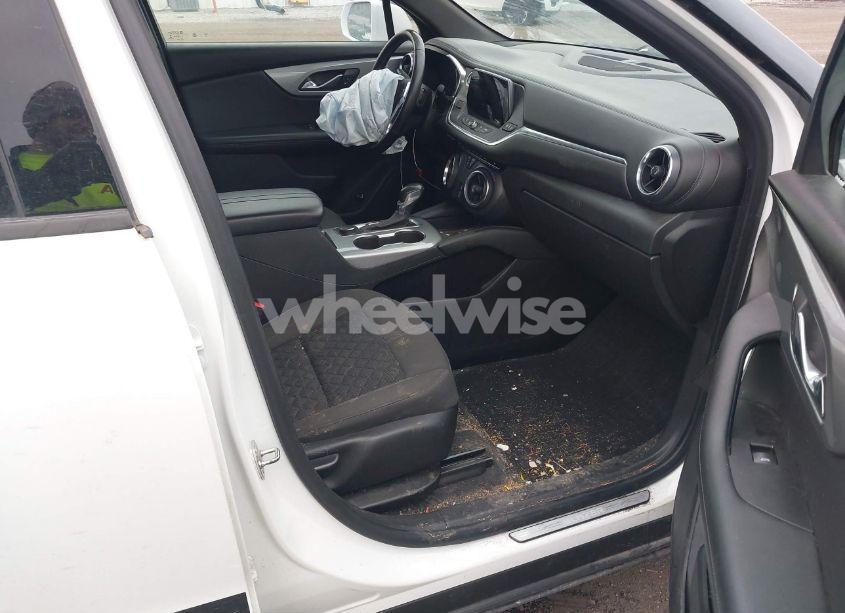 Photo 5 of 2019 Chevrolet Blazer (VIN 3GNKBBRA9KS683863)