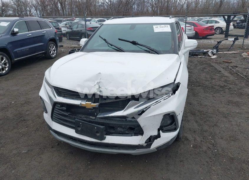 Photo 6 of 2019 Chevrolet Blazer (VIN 3GNKBBRA9KS683863)