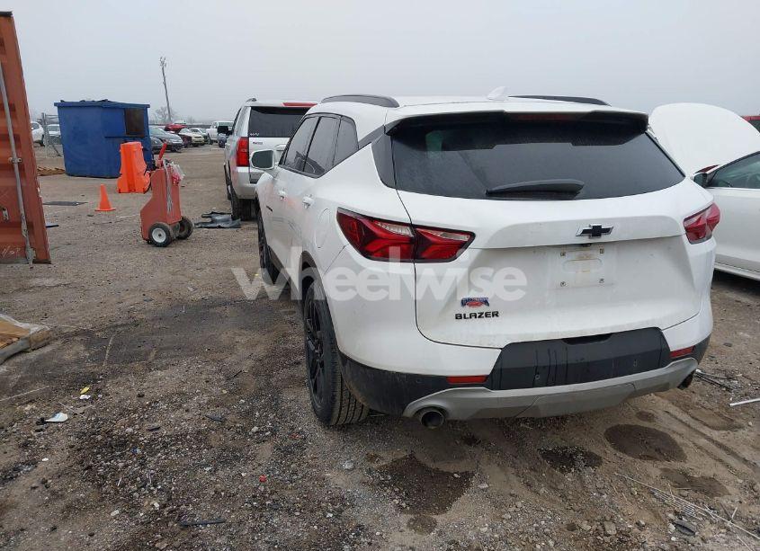 Photo 3 of 2019 Chevrolet Blazer (VIN 3GNKBBRAXKS656090)