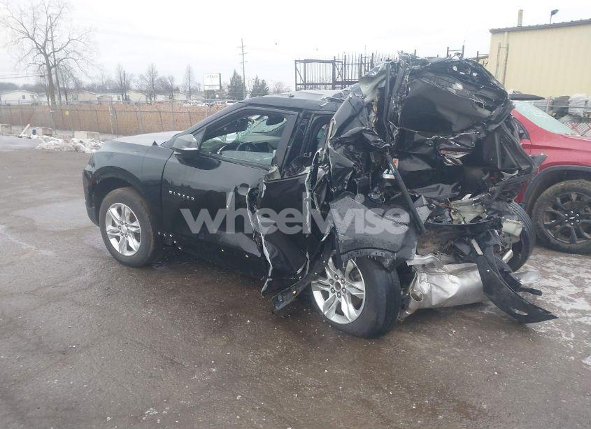 Photo 3 of 2020 Chevrolet Blazer FWD 2LT (VIN 3GNKBCR40LS710336)