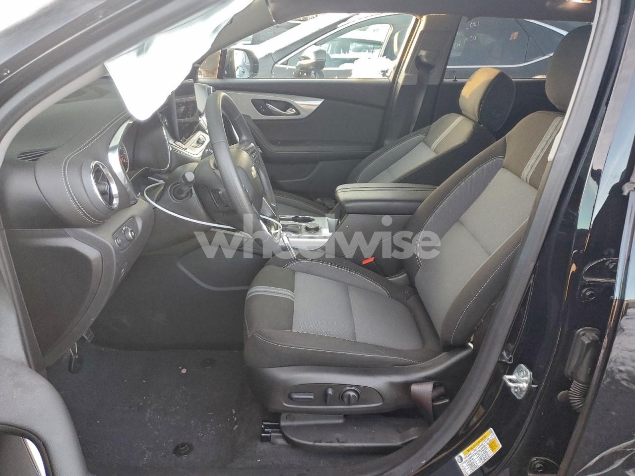 Photo 7 of 2025 CHEVROLET BLAZER 2LT (VIN 3GNKBCR40SS217271)