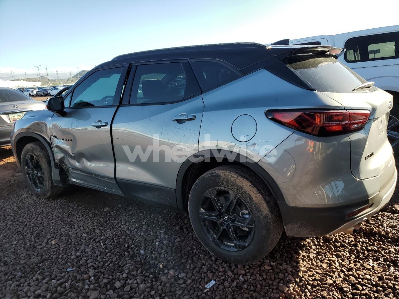 Photo 2 of 2024 CHEVROLET BLAZER 2LT (VIN 3GNKBCR41RS270913)