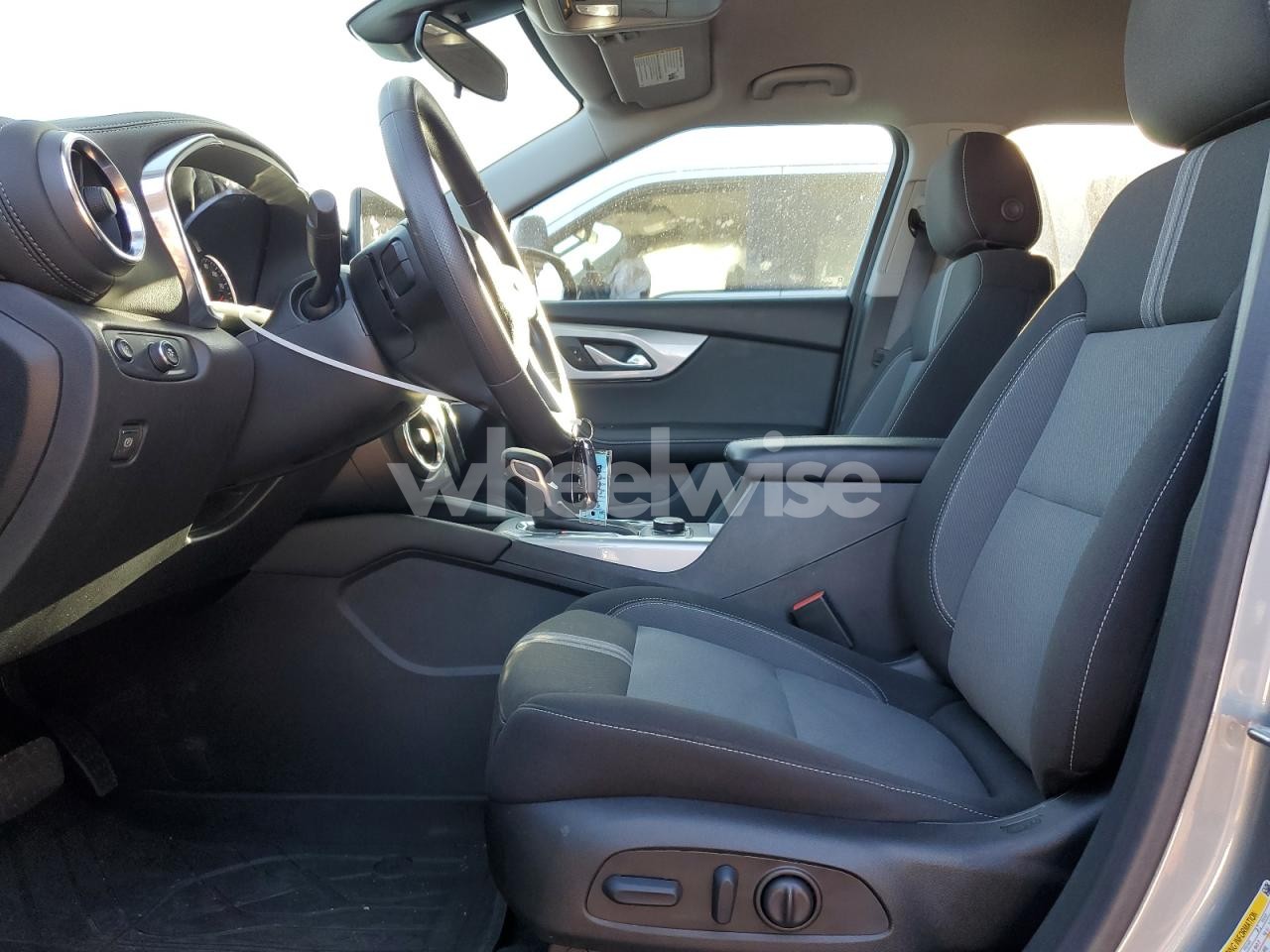 Photo 7 of 2024 CHEVROLET BLAZER 2LT (VIN 3GNKBCR41RS270913)