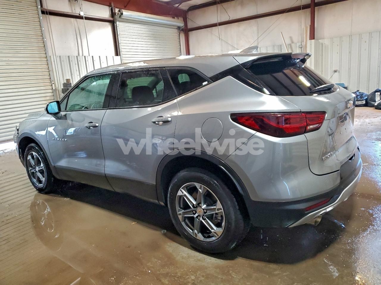 Photo 2 of 2025 CHEVROLET BLAZER 2LT (VIN 3GNKBCR41SS260615)