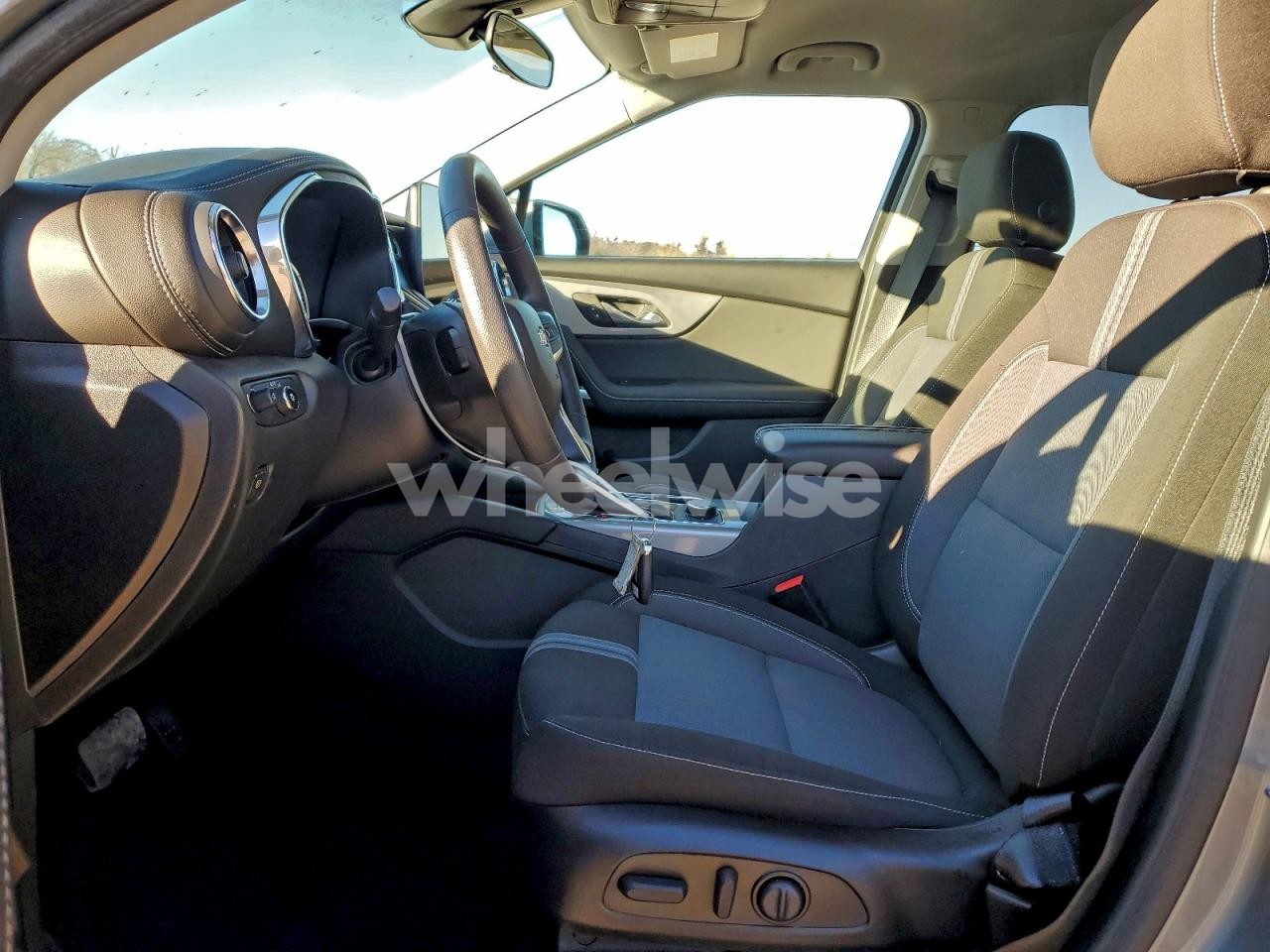 Photo 7 of 2025 CHEVROLET BLAZER 2LT (VIN 3GNKBCR41SS260615)