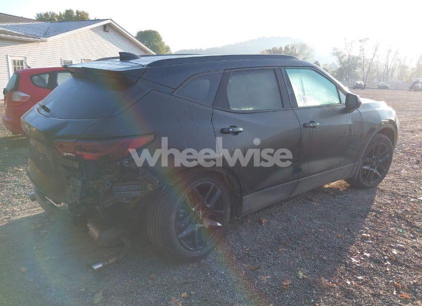 Photo 4 of 2024 Chevrolet Blazer FWD 2LT (VIN 3GNKBCR44RS163824)