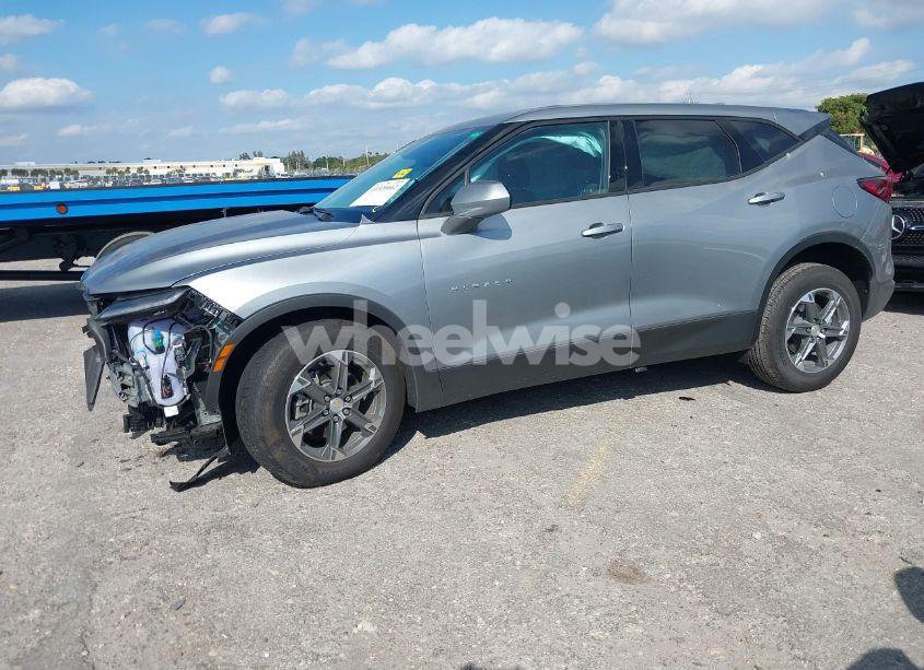 Photo 2 of 2024 Chevrolet Blazer FWD 2LT (VIN 3GNKBCR44RS252289)