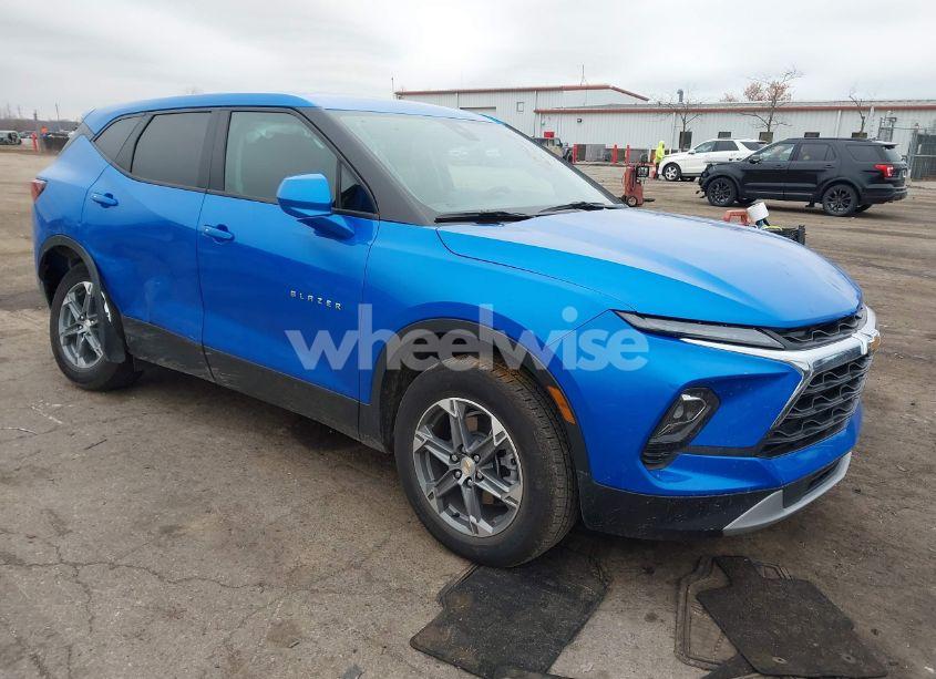 2024 Chevrolet Blazer FWD 2LT (VIN 3GNKBCR45RS208978) main photo