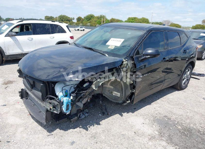 Photo 2 of 2024 Chevrolet Blazer FWD 2LT (VIN 3GNKBCR45RS269411)