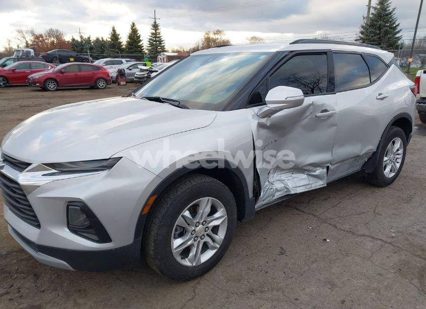 Photo 2 of 2022 Chevrolet Blazer FWD 2LT (VIN 3GNKBCR46NS166332)