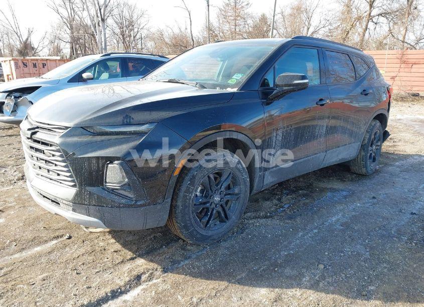 Photo 2 of 2022 Chevrolet Blazer FWD 2LT (VIN 3GNKBCR46NS215366)