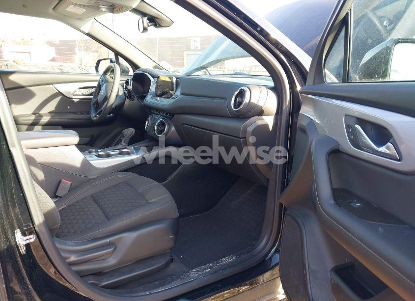 Photo 5 of 2022 Chevrolet Blazer FWD 2LT (VIN 3GNKBCR46NS215366)