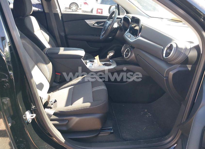 Photo 5 of 2025 Chevrolet Blazer FWD 2LT (VIN 3GNKBCR46SS146805)