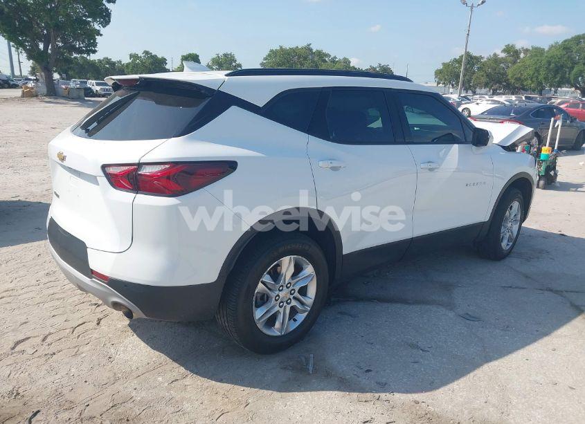 Photo 4 of 2022 Chevrolet Blazer FWD 2LT (VIN 3GNKBCR47NS230698)