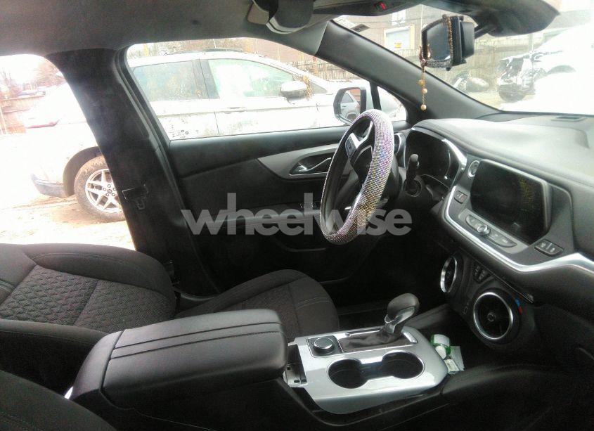 Photo 5 of 2021 Chevrolet Blazer FWD 2LT (VIN 3GNKBCR49MS571664)