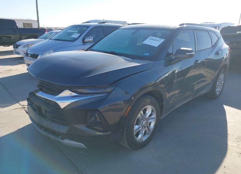 Photo 2 of 2019 Chevrolet Blazer (VIN 3GNKBCRS0KS672393)