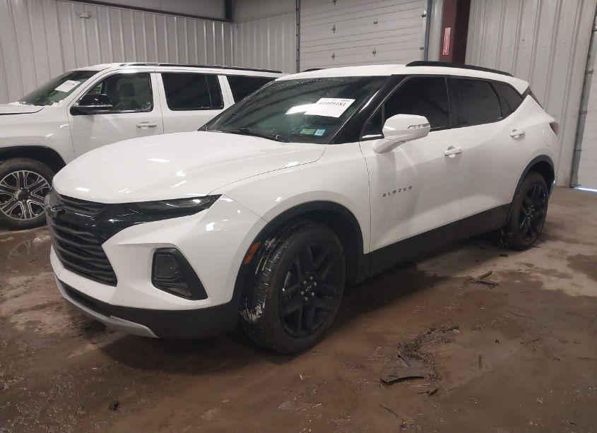 Photo 2 of 2020 Chevrolet Blazer FWD 2LT (VIN 3GNKBCRS0LS681323)