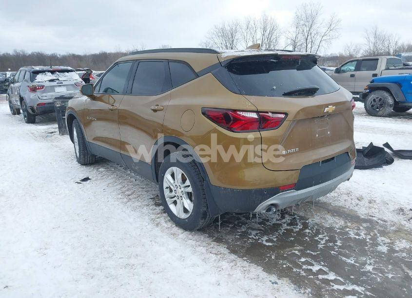 Photo 3 of 2019 Chevrolet Blazer (VIN 3GNKBCRS2KS683069)