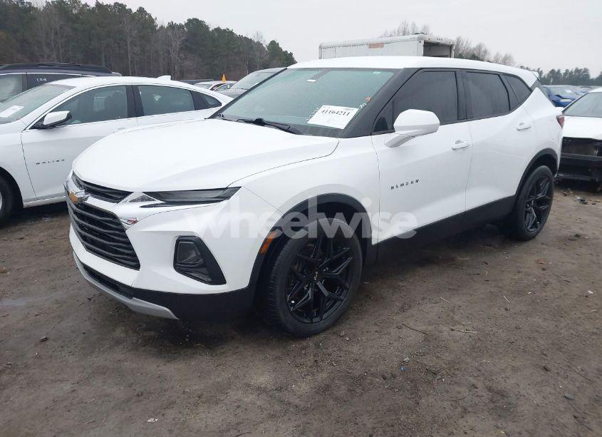 Photo 2 of 2019 Chevrolet Blazer (VIN 3GNKBCRS3KS568125)