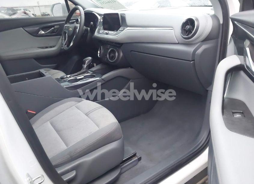 Photo 5 of 2019 Chevrolet Blazer (VIN 3GNKBCRS3KS568125)