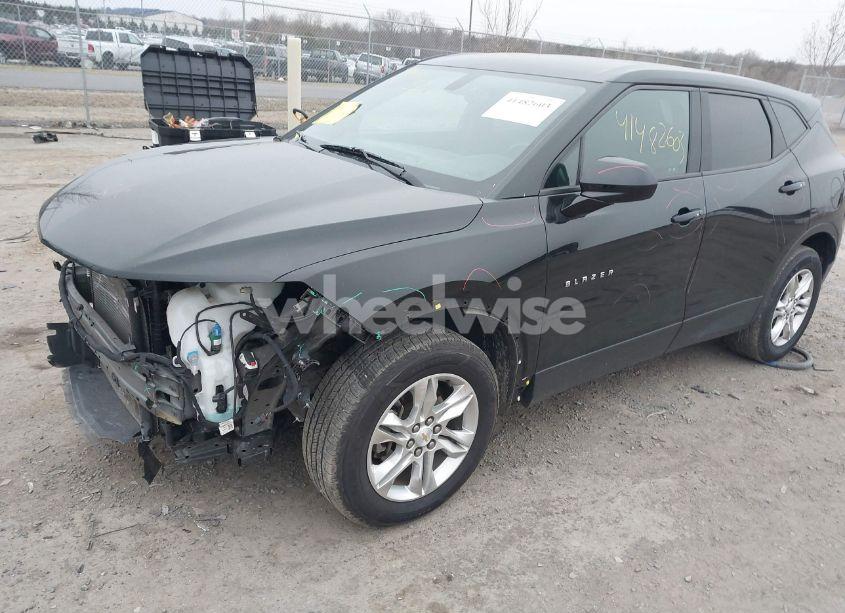 Photo 2 of 2020 Chevrolet Blazer FWD 2LT (VIN 3GNKBCRS6LS701526)