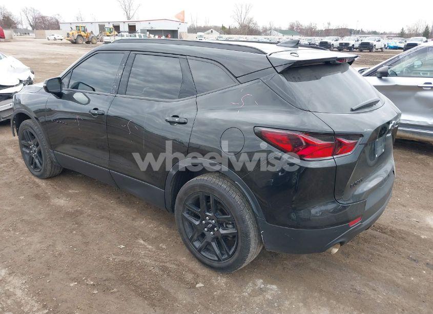 Photo 3 of 2021 Chevrolet Blazer FWD 2LT (VIN 3GNKBCRS6MS535395)