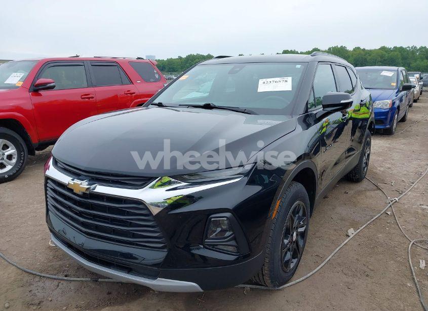 Photo 2 of 2021 Chevrolet Blazer FWD 2LT (VIN 3GNKBCRS6MS554917)