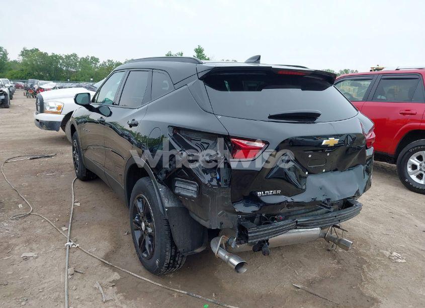 Photo 3 of 2021 Chevrolet Blazer FWD 2LT (VIN 3GNKBCRS6MS554917)