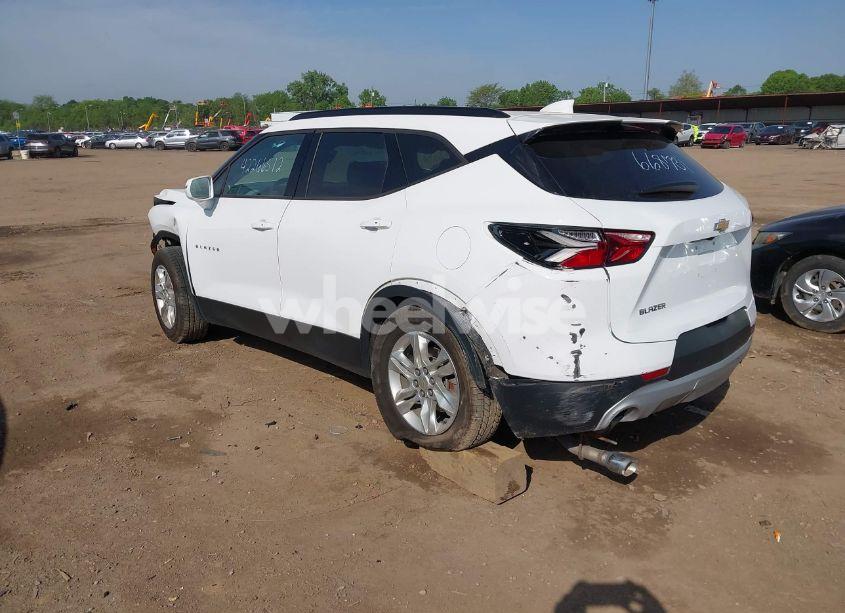 Photo 3 of 2019 Chevrolet Blazer (VIN 3GNKBCRS7KS668731)