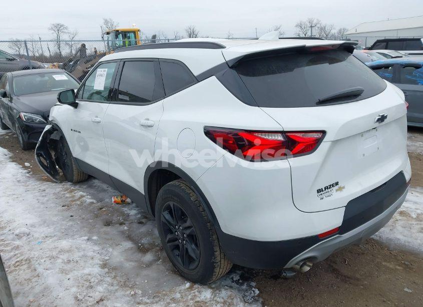 Photo 3 of 2021 Chevrolet Blazer FWD 2LT (VIN 3GNKBCRS9MS547850)