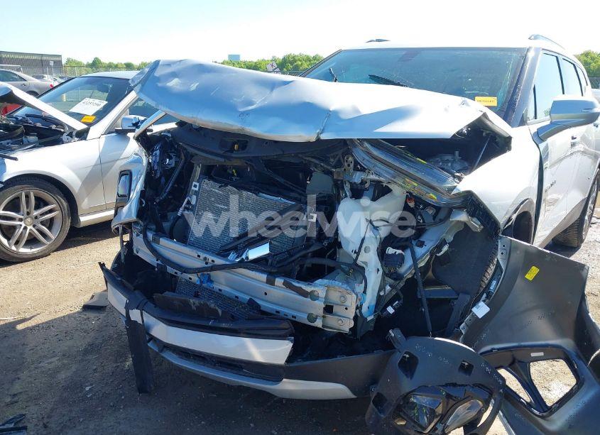 Photo 6 of 2020 Chevrolet Blazer FWD 2LT (VIN 3GNKBCRSXLS698873)