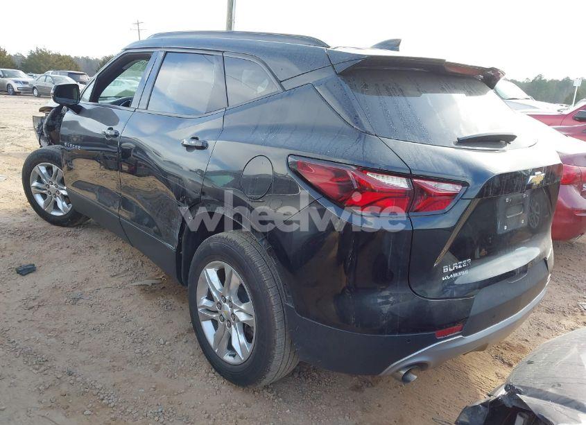 Photo 3 of 2021 Chevrolet Blazer FWD 2LT (VIN 3GNKBCRSXMS547579)