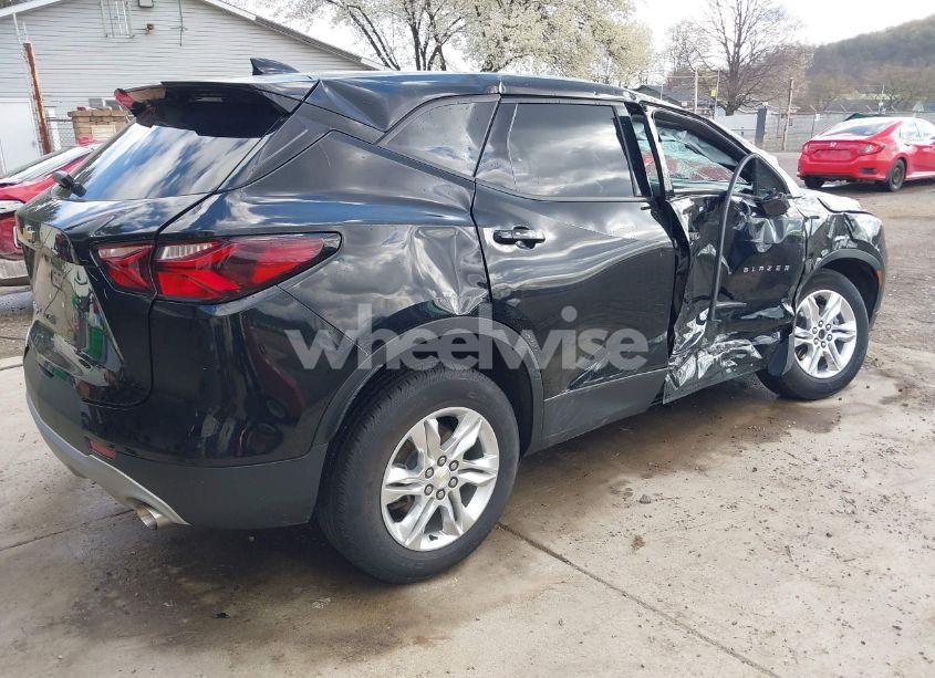 Photo 4 of 2021 Chevrolet Blazer FWD 2LT (VIN 3GNKBCRSXMS585331)