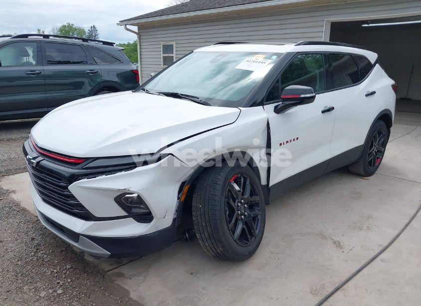 Photo 2 of 2024 Chevrolet Blazer FWD 3LT (VIN 3GNKBDR45RS195056)