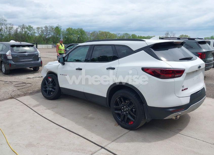 Photo 3 of 2024 Chevrolet Blazer FWD 3LT (VIN 3GNKBDR45RS195056)