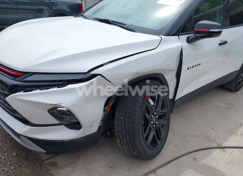 Photo 6 of 2024 Chevrolet Blazer FWD 3LT (VIN 3GNKBDR45RS195056)