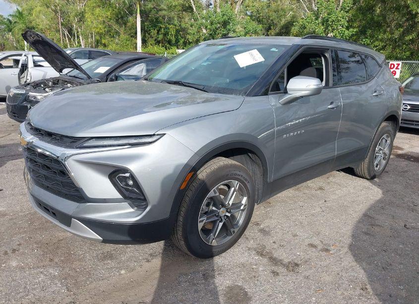 Photo 2 of 2024 Chevrolet Blazer FWD 3LT (VIN 3GNKBDR49RS169656)