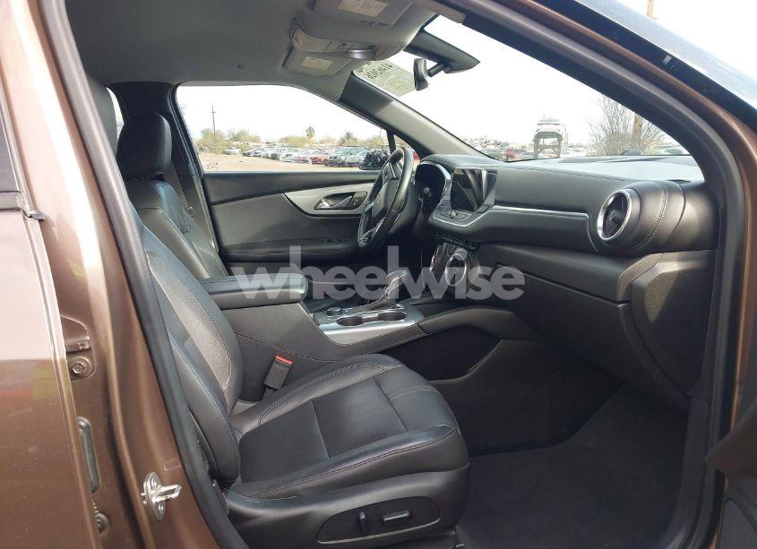 Photo 5 of 2019 Chevrolet Blazer (VIN 3GNKBDRS1KS599847)