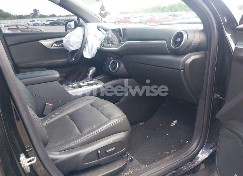 Photo 5 of 2019 Chevrolet Blazer (VIN 3GNKBDRS1KS666169)