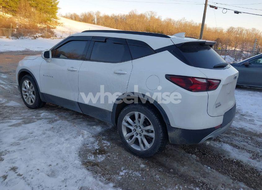 Photo 3 of 2020 Chevrolet Blazer FWD 3LT (VIN 3GNKBDRS1LS630418)