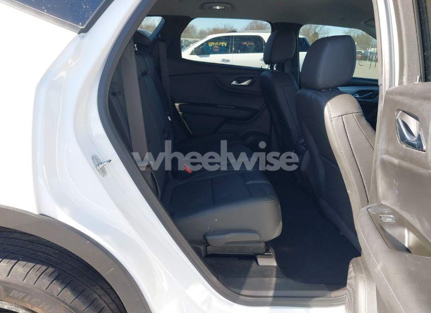 Photo 8 of 2019 Chevrolet Blazer (VIN 3GNKBDRS4KS703554)