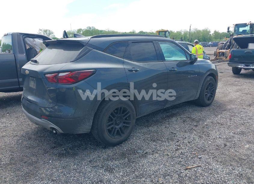 Photo 4 of 2019 Chevrolet Blazer (VIN 3GNKBDRS9KS647711)