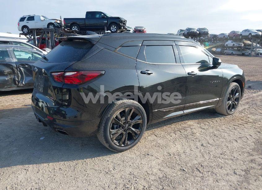 Photo 4 of 2022 Chevrolet Blazer FWD RS (VIN 3GNKBERSXNS132405)