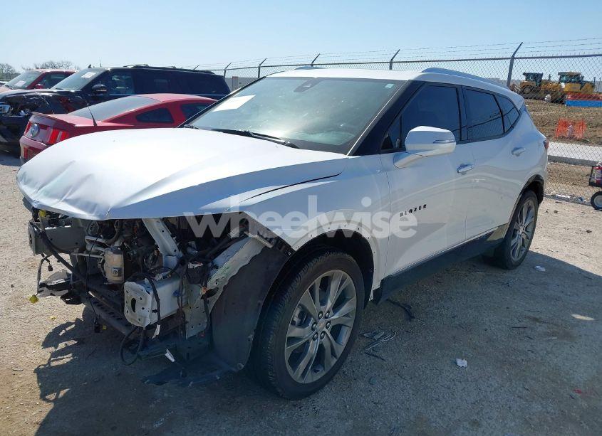 Photo 2 of 2022 Chevrolet Blazer FWD PREMIER (VIN 3GNKBFRS8NS159382)